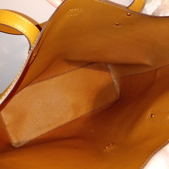 Michael Kors purse ๐ - Picture 3 of 4